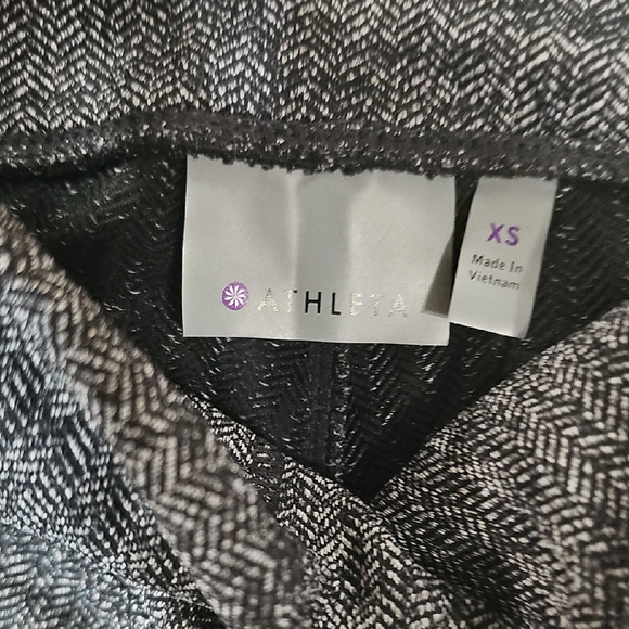 Athleta Black and Gray Patterned Leggings - Picture 2 of 4